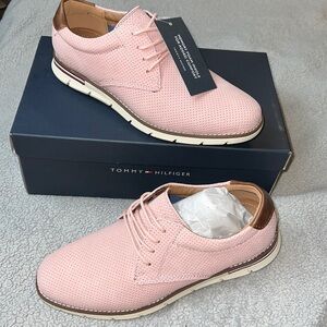 Tommy Hilfiger Men’s Warren Light Pink Preppy Formal Dressy Business Oxfords